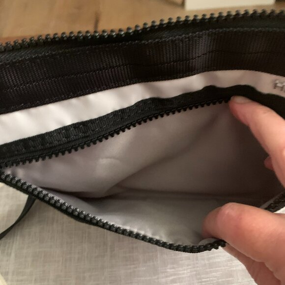 New Hedgren Crossbody/Waist Nylon Pouch - Picture 3 of 5